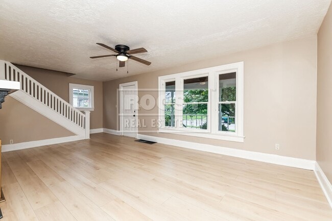 Photo - 3 Bedroom 1 Bathroom Single Family Home Available in Springfield!