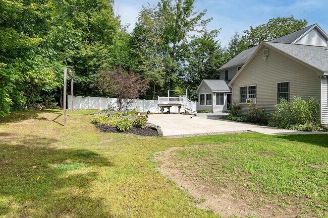 Photo - 2-12 Yvonne St