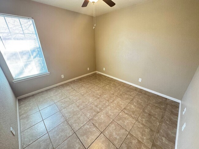 Photo - 4807 John David Dr Unidad B