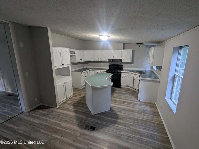 Photo - 7682 Edwards Place Rd E