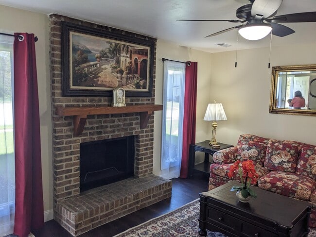 9003 Mahogany Row SE Unit B