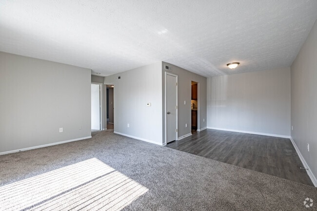 2BR, 1BA - 756SF - Living Room