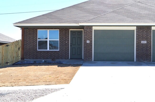Building Photo - 1007 Cline Dr Unit A - 1007 Cline Dr