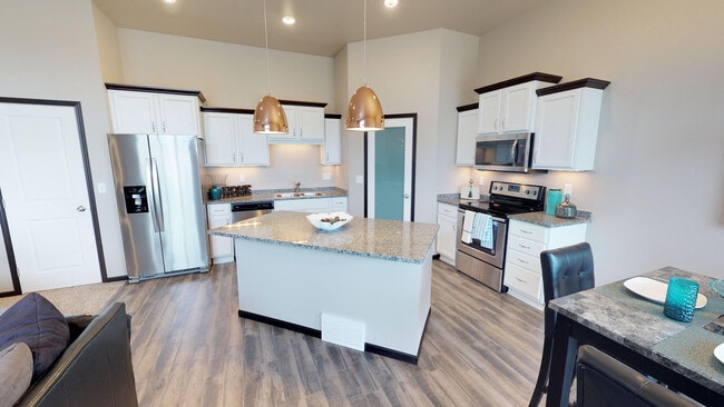 Tri-level kitchen - Diamond Creek