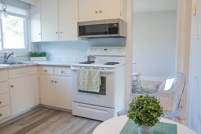 Building Photo - 36 Simcoe Pl