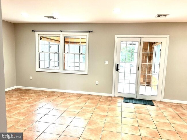 Photo - 262 Crescent Dr