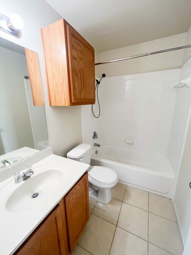 Photo - 6302 Temora Loop Unidad B