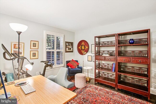 Photo - 3293 Sutton Pl NW