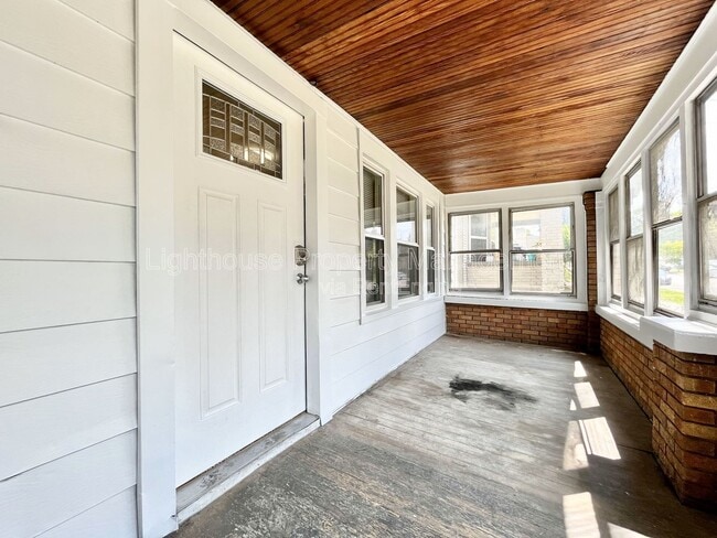 Photo - 429 Carrier St NE