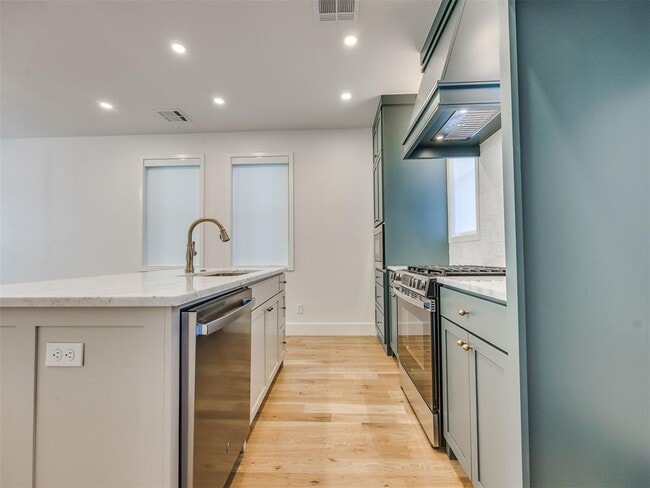 Photo - 1078 Hangar Dr