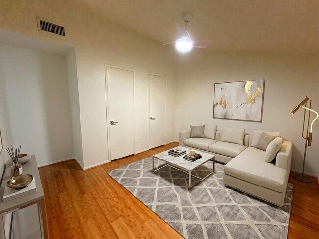 Photo - 17306 Bronte Pl
