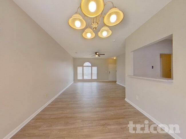 Photo - 62 Sweet Thorne Cir