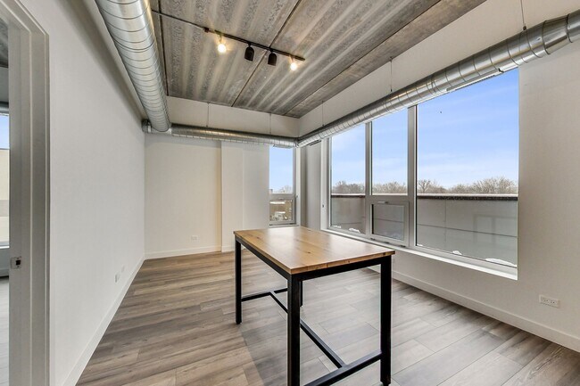 Photo - 2405 W Hutchinson