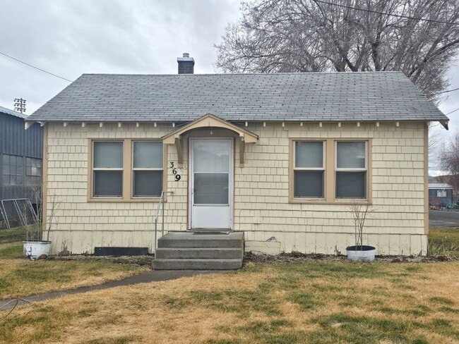 Building Photo - Cute 2 Bedroom