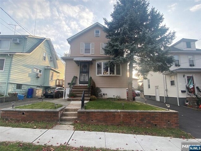 Building Photo - 536 3rd Ave