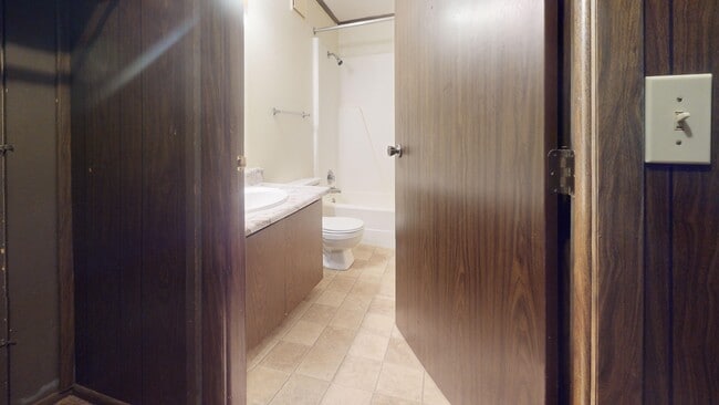 Laurel Court Apartments