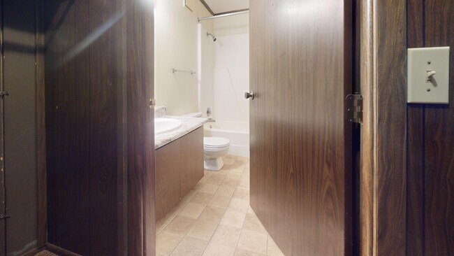 Photo - Laurel Court Apartments