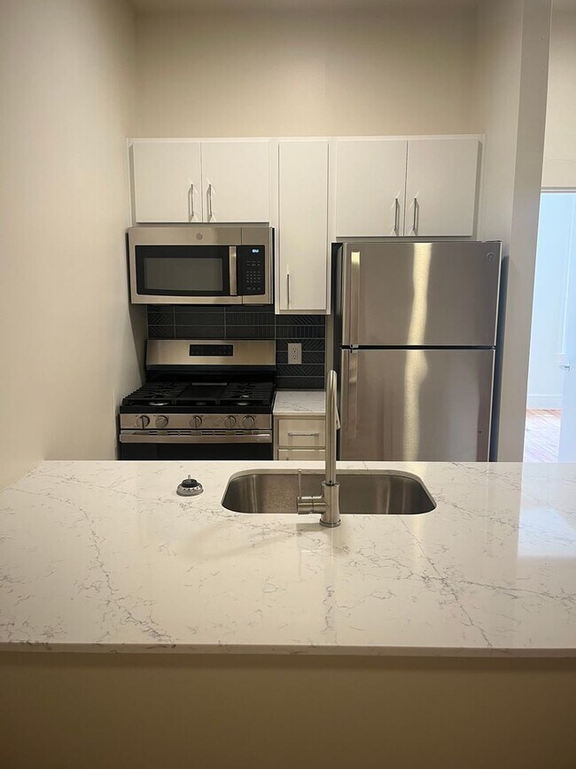 120 E 14th St Unit 3 (AMI)