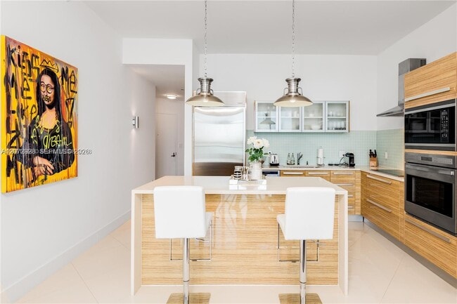 Building Photo - 2020 N Bayshore Dr Unit 1009