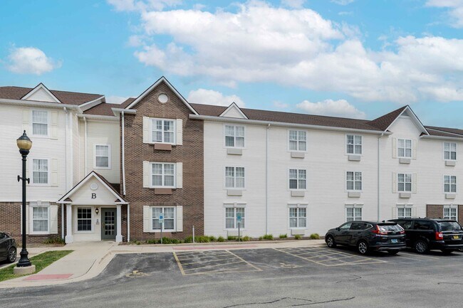 Furnished Studio-Chicago - Elgin - West Dundee