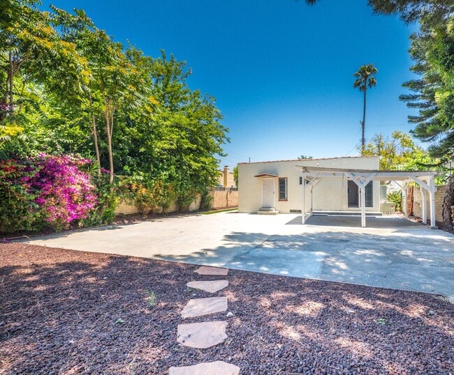 Spanish Style 3 Bed/2 Bath Home w/ Modern House Rental in Los