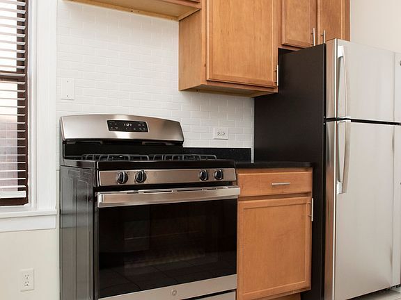 Photo - 1249 W Henderson St Unit 3