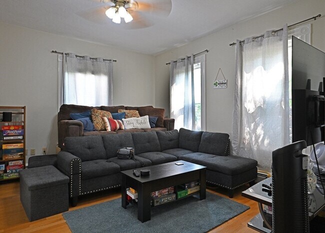 Photo - 318 N Harvard St