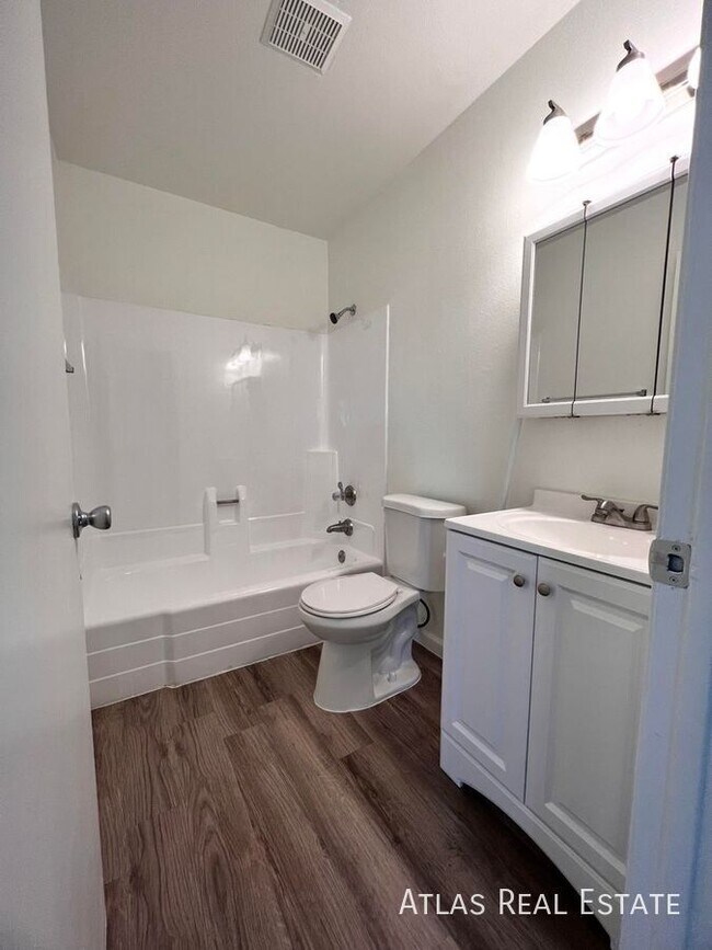 ***ONE MONTH FREE*** 2 BED / 2 BATH with Apartment Unit F201 Mesa