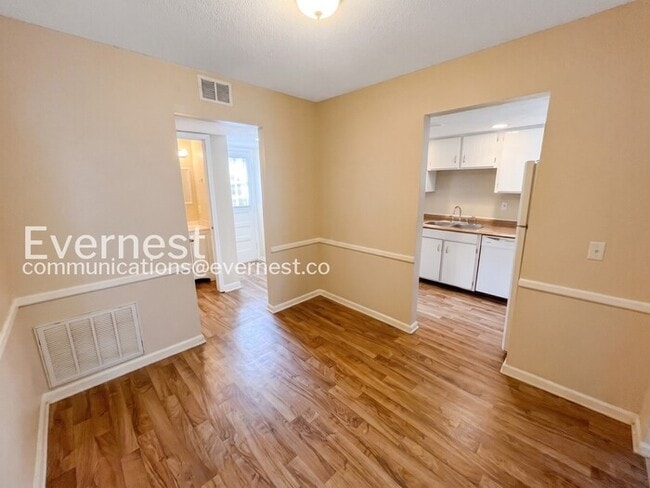 Photo - 2406 Lyndon Ave