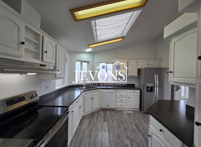 Photo - Coming soon! Comfortable Selah Residence with Open Living Space and Easy Commuter Access