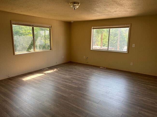 Building Photo - 207 20th Ave S Unit A