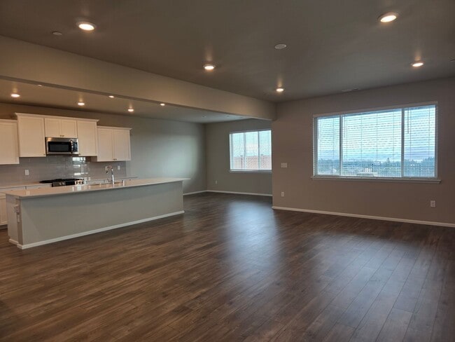 Photo - 4 Bedroom Home in Soundview Estates!