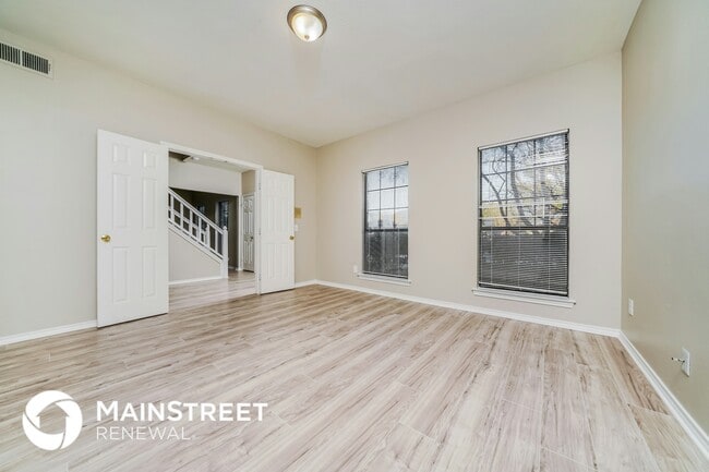 Photo - 1001 Country Ln