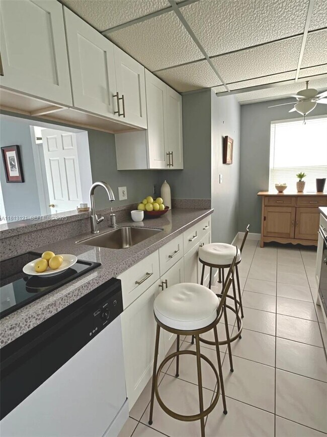 Photo - 777 S Federal Hwy Unit RP817