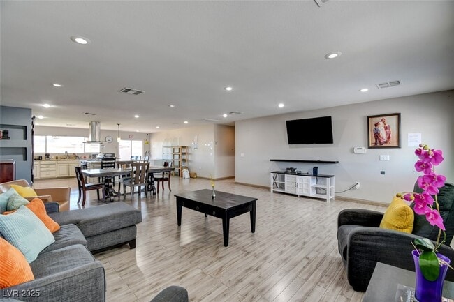 Photo - 603 Palmhurst Dr House