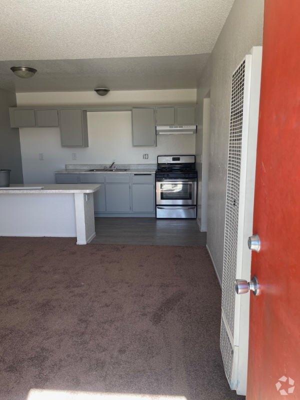 Building Photo - 18335 Montezuma St Rental