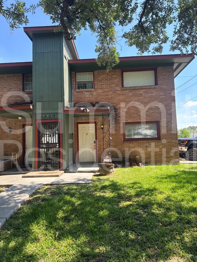 Photo - 4445 Bell St