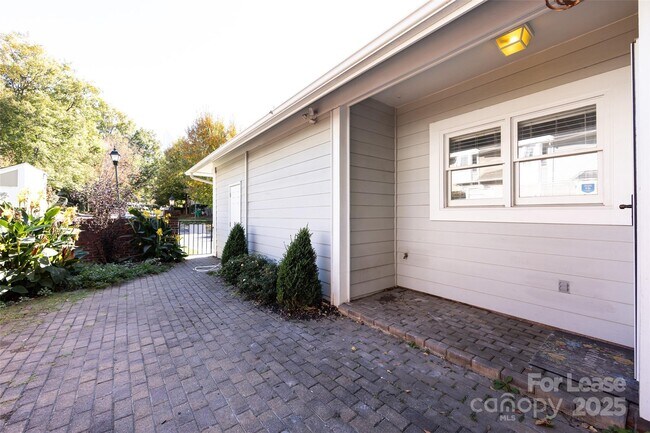 Photo - 412 Clarkson Green St