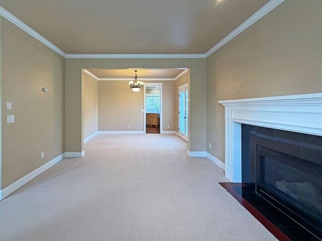 Photo - 520 Honeysuckle Ln