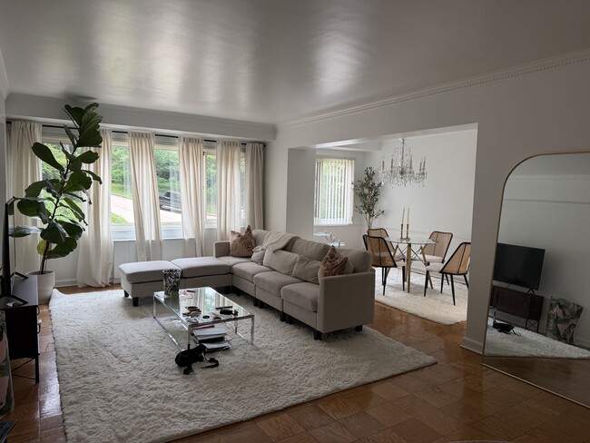 Building Photo - 4201 Cathedral Ave NW Unit 403W