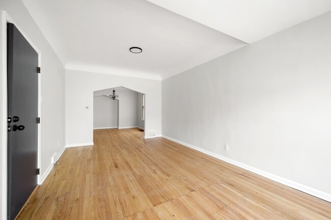 Photo - 4849 W Hutchinson St