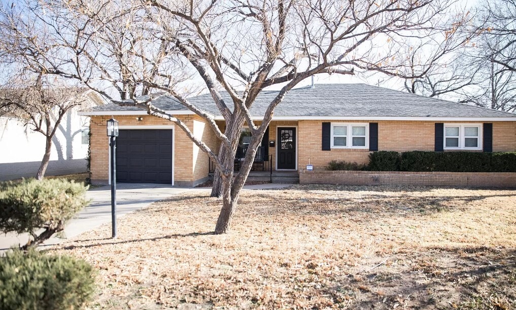 Photo - 2225 Peach Tree St