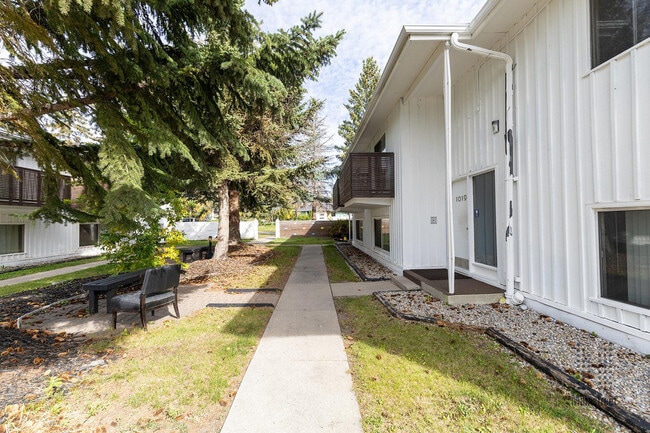 Photo - Triwood Gardens