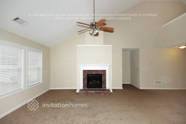 Photo - 3921 Village Main St