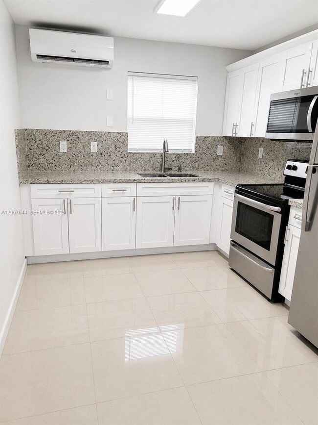Photo - 1723 Wiley St Unidad N