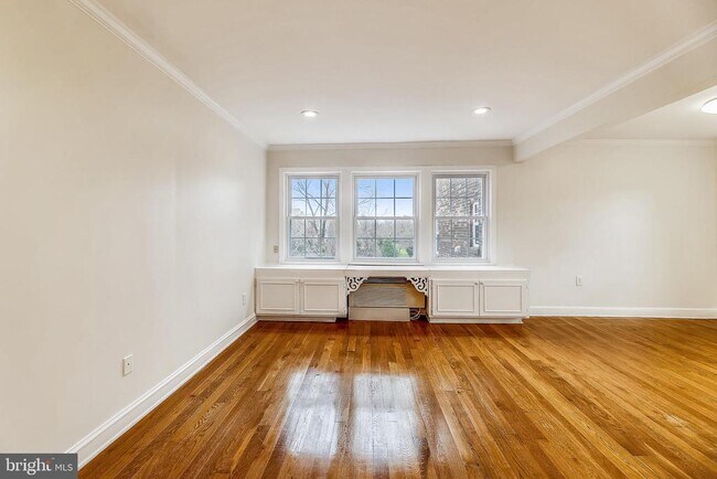 Photo - 1812 W Abingdon Dr Unit 202