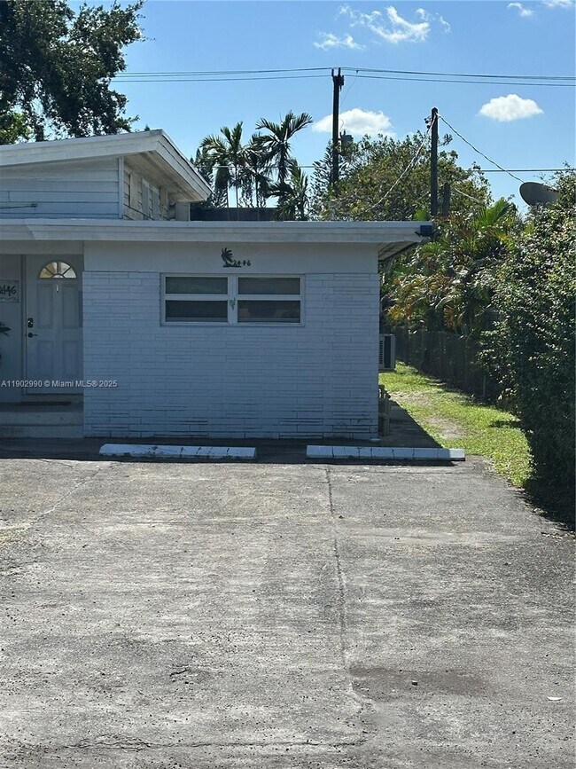 Building Photo - 2446 Johnson St Unit B