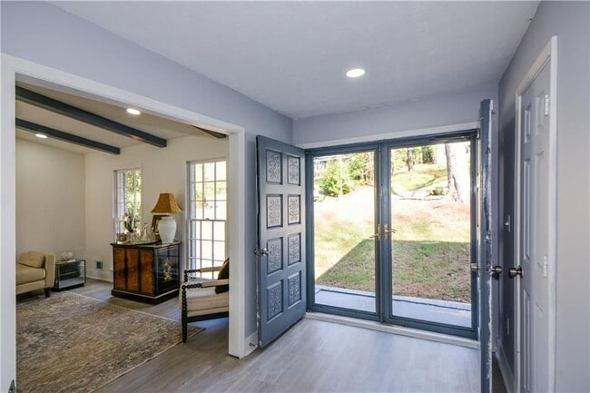 Photo - 643 Navarre Dr