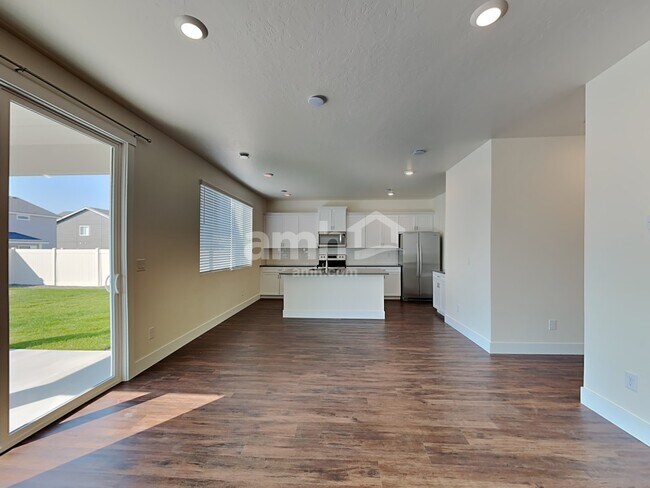 Photo - 9415 Wabash St