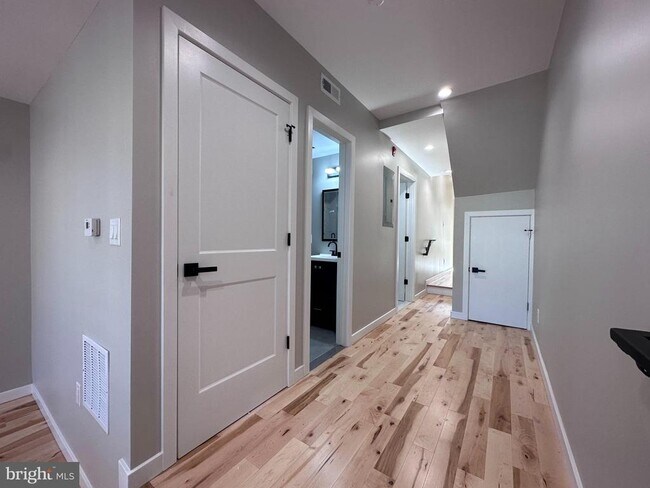 Photo - 2821 W Girard Ave Unit 2ND FLOOR